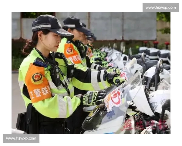 铁骑玫瑰护赛场：苏超女骑警的刚柔担当